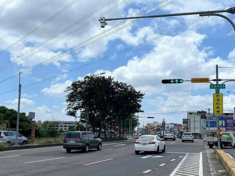 彰化市新平路与环河街口科技执法，以开出4113件罚单高居第3。（图由警方提供）