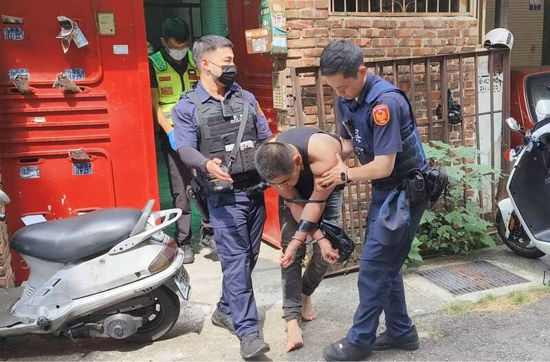 警方逮捕萧男送办，检方声押。（民众提供）