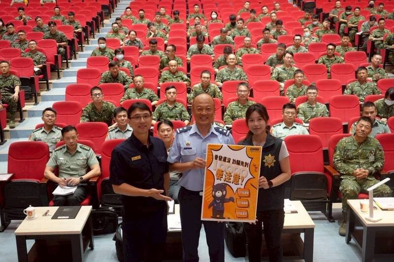 陆军专科学校举办防诈讲座提升官兵识诈能力。（桃警提供）