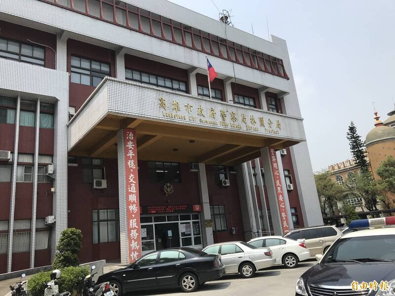 林园分局将厘清捷运偷拍案。（记者洪臣宏摄）