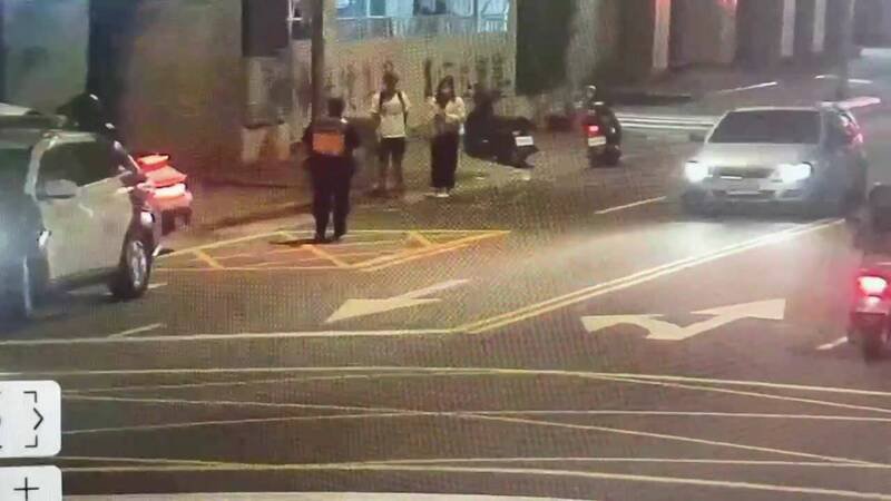 警方到场了解。（记者姚岳宏翻摄）