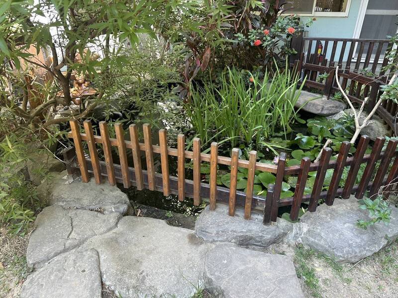 新竹县一家私立托婴中心8日发生1名1岁9个月的女童，掉入园内生态池抢救后送医仍不幸溺毙的憾事。（民众提供）