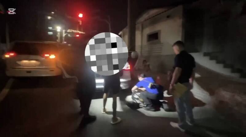 新竹市警方破获横行中部县市娃娃机与自助洗衣店兑币机的窃盗集团。（记者洪美秀翻摄）