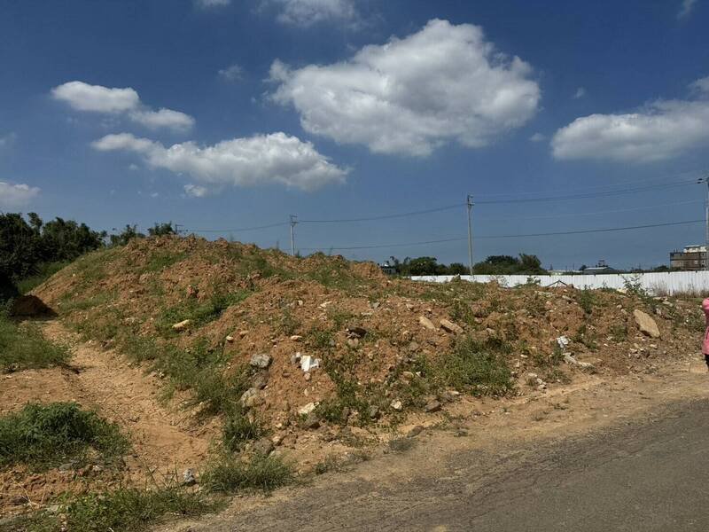 环检警联手查获徐姓主嫌为首的弃土集团，涉嫌于桃园市龙潭区、桃园区与大园区等3处山坡地及农地，大量倾倒营建废弃物及废土。（图由环管署提供）