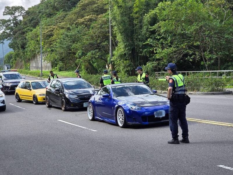 警方到场进行交通疏导，维护用路人的安全。（记者吴升儒翻摄）