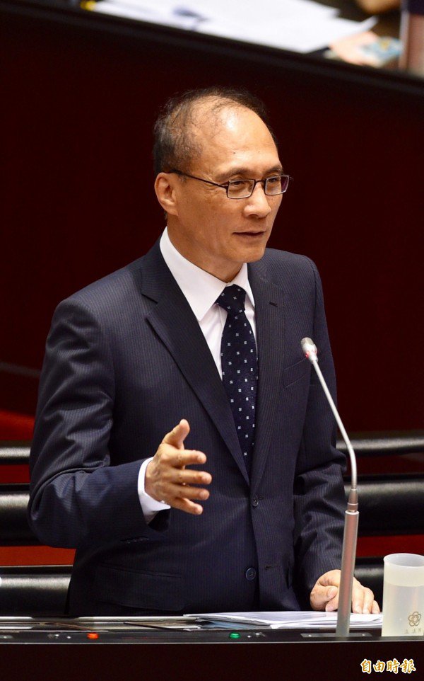 行政院长林全今日表示，尖峰时刻用电应该是鼓励大家去公共场所，这样家里的电才能少用一点。（资料照，记者罗沛德摄）