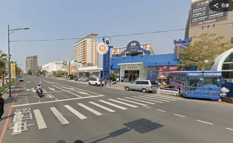 彰化县鹿港镇中正路都有划设停止线，超过一点点都不行。（取自google  maps）