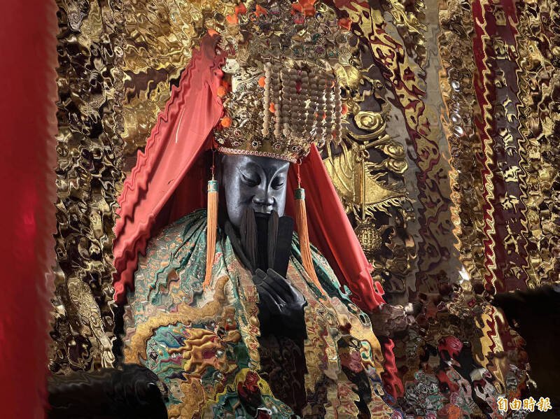 王男假藉关圣帝君附身，摸女信众大腿及胸部，因罪证不足，判无罪。（示意图，资料照）