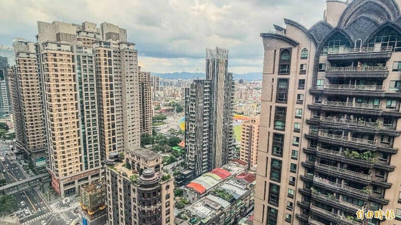 康姓兄弟受母亲赠与土地后，发现地上仍悬挂40年前的旧抵押权，提告确认债权不存在。（资料照）