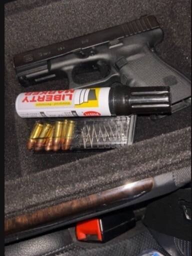 海巡署、新北警方查获黄姓男子，在他租赁车后座，查出改造枪弹，续追幕后集团及枪械来源。（记者吴仁捷翻摄）