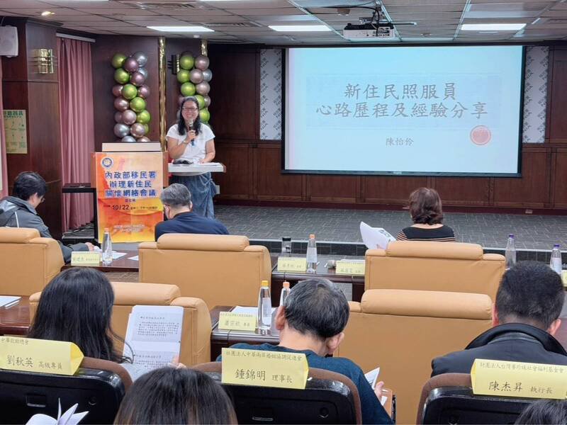 担任照顾服务员长达2年的怡伶，以亲身经历鼓励新住民踊跃加入长照行列。（记者刘庆侯翻摄）