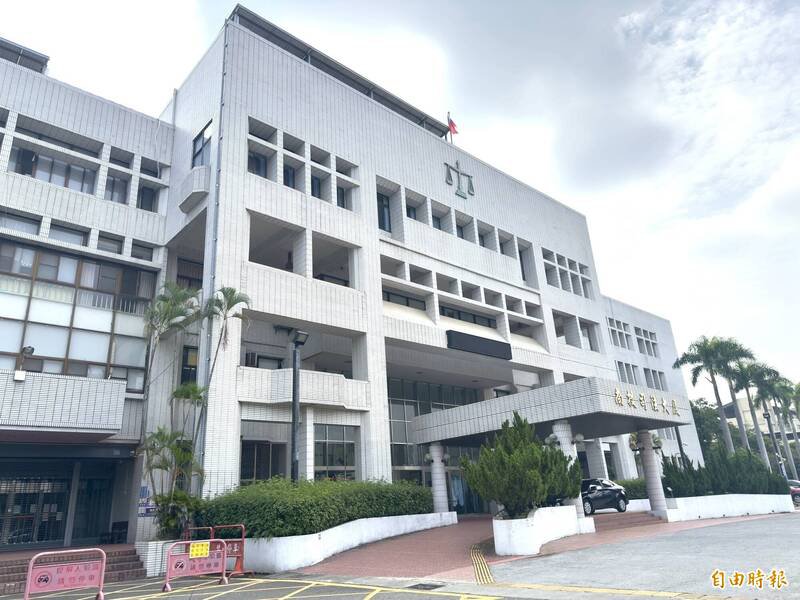 黄姓中年男有一餐没一餐的，喝酒后想吃免费牢饭而抢警员的警棍被法办，南投地院法官近日将他判刑3个月。（记者陈凤丽摄）