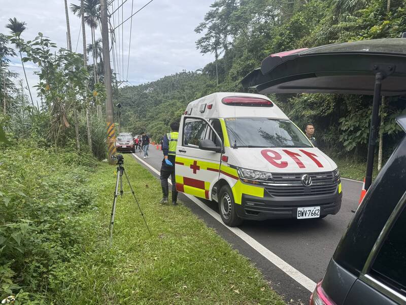 警消人员上午在台3线309.5公里处附近山区搜寻。（警方提供）