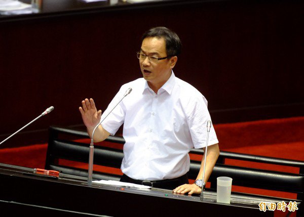 立法院院会，民进党立委李昆泽质询。（记者王艺菘摄）