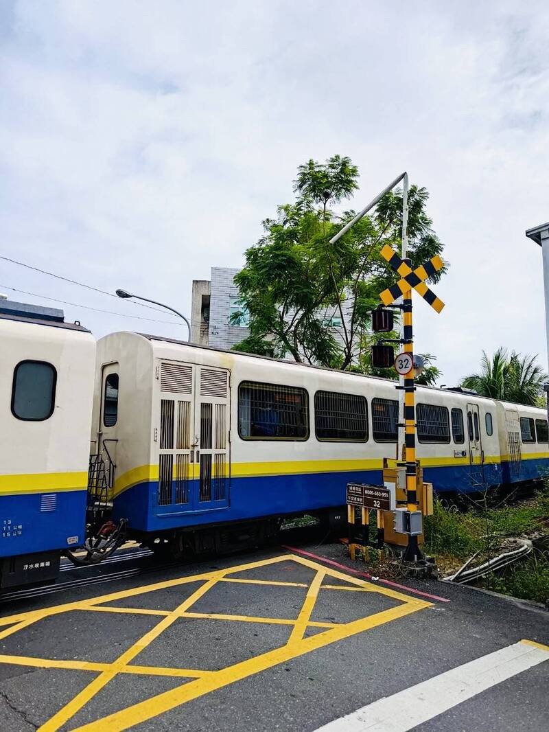 栩悦号撞到断掉的遮断杆。（阿里山林铁处提供）