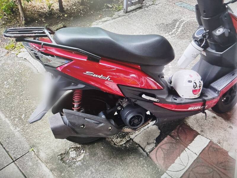 倪男机车与林女机车擦撞。（记者王冠仁翻摄）