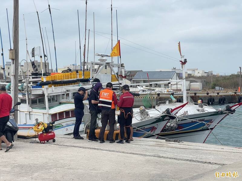 西屿风柜东传出外劳失联疑似落海，相关单位前往现场搜寻。（记者刘禹庆摄）