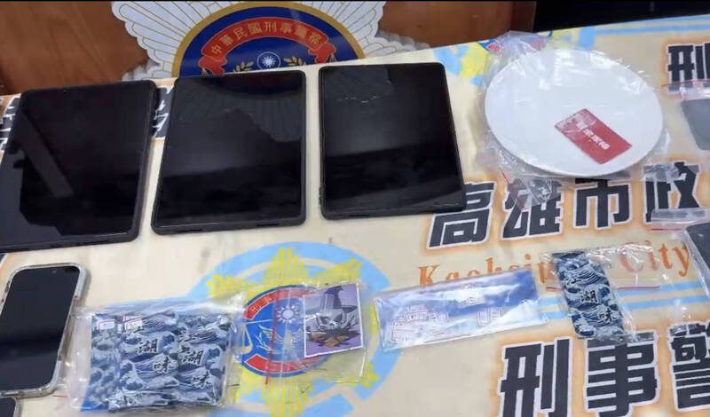 高雄歇业小吃部变身越籍毒趴KTV，警攻坚逮38人查扣毒品等证物。（民众提供）