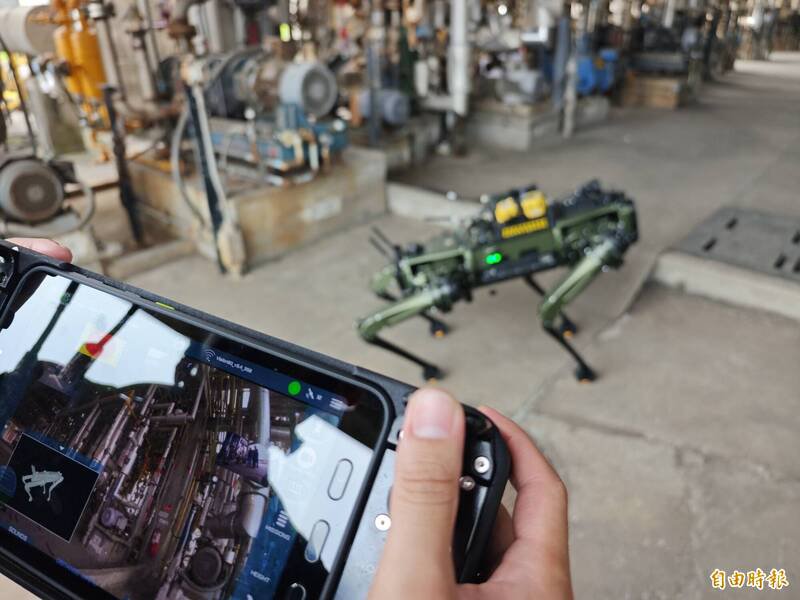 全国首只侦检机器犬今天来到南部，首度参与由地方县市主办的毒化灾防演练。（记者陈彦廷摄）
