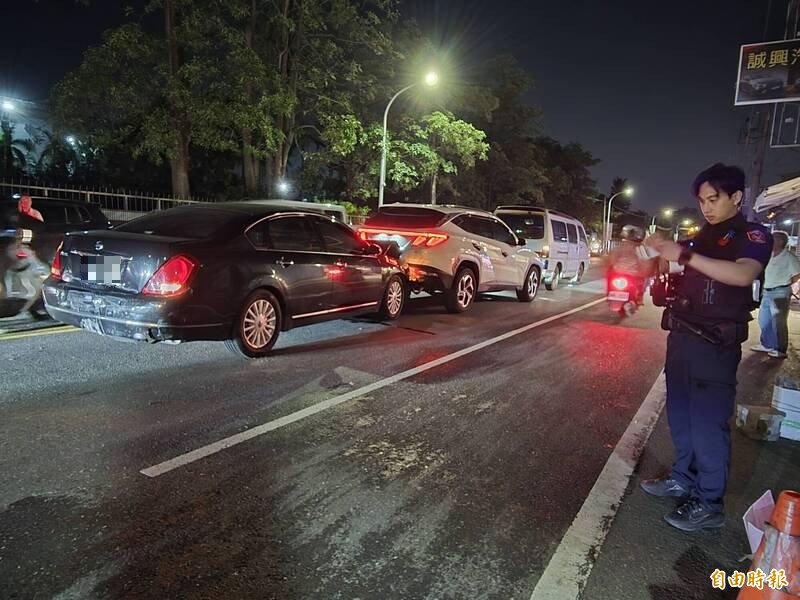 民雄文隆村傍晚发生连环车祸。（记者王善嬿摄）