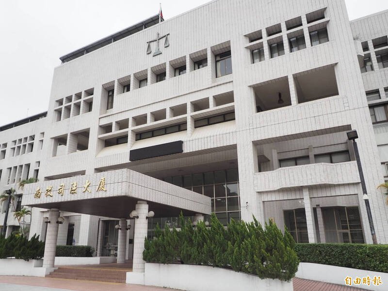 吵架吵输女友，冲动烧其机车，南投地院法官依放火烧毁他人所有物罪名，判刑6个月，但因该罪是本刑最重5年以上徒刑，不得易科罚金。（记者陈凤丽摄）