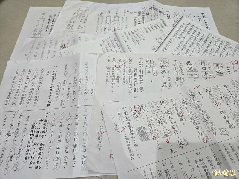 国小生联络簿自填数学98分，校方系统登记82分，家长PO网控导师涂改分数、藏考卷。校方否认并提告诽谤，现由台南警方调查厘清。（资料照）