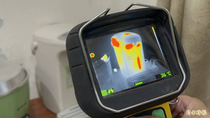 透过热像仪快速扫描，可见插电保温中的饮水机，白色区域温度最低如右下所示仅摄氏36度，黄色区域表示温度已经升高，红色则是温度最高，以此掌握电器使用是否有过热或异常高温的风险点。（记者黄美珠摄）
