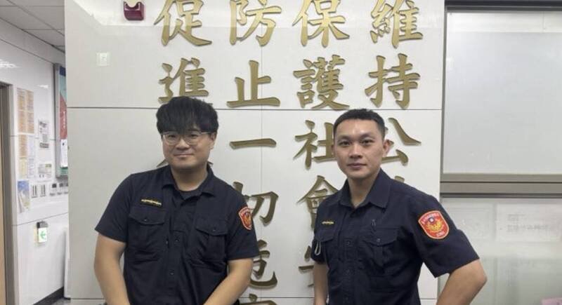 龙山所警员张永杰（左）、陈巨方（右）。（记者刘庆侯翻摄）