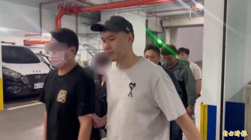 施启仁今下午被押解至士林地院，出席币想洗钱案审理准备程序，辩护团队包括前检察官、今年8月刚转职律师的庄胜。（资料照）