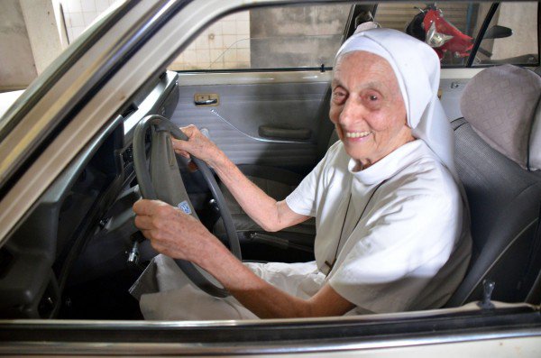 台东关山圣十字架疗养院，与饶培德修女相伴30年的裕隆速利，修女说「它还不能退休」。（中央社）