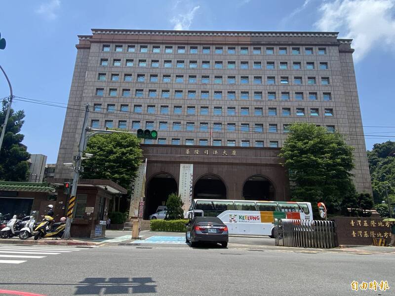 郑姓男子厨师被控以手指性侵领有残障手册的小芬，法院依郑对心智缺陷之人犯强制性交罪，重判7年10月徒刑。（记者林嘉东摄）