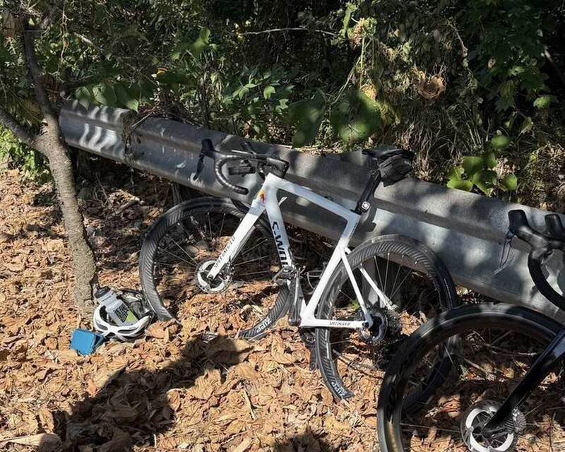 139线自行车摔车事故，骑士锁骨断裂送医治疗。（图由消防局提供）