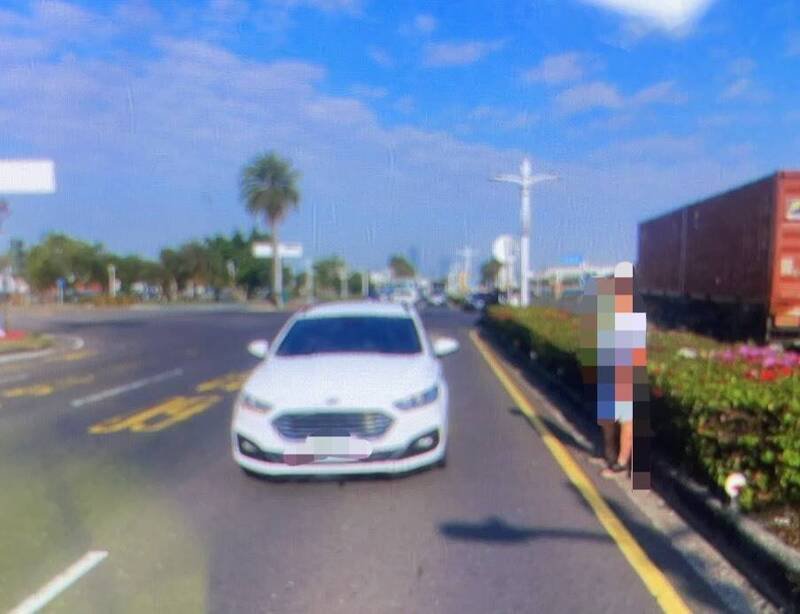 林男车辆亦受波及。（民众提供）