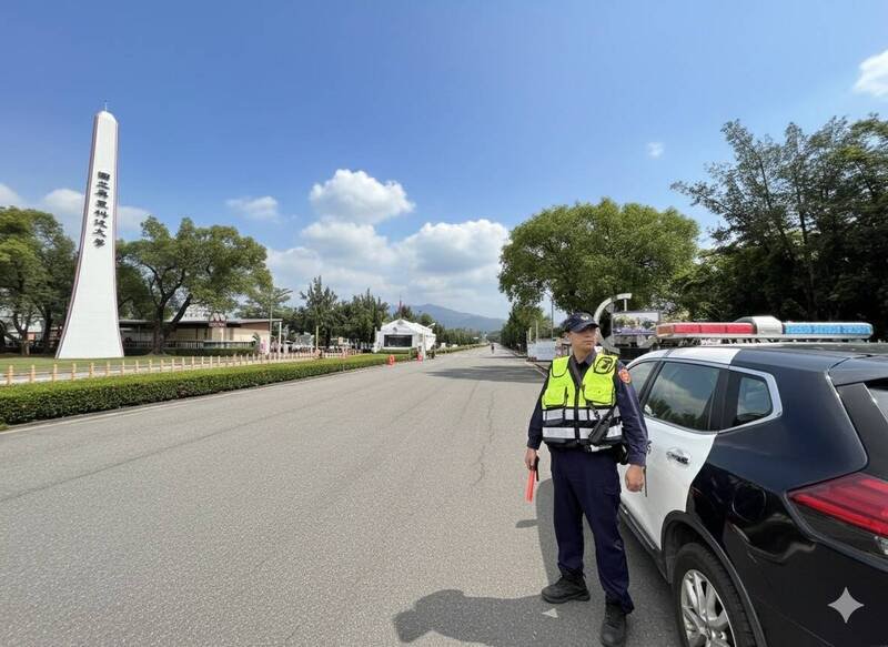 警方至屏东科技大学前执法。（警方提供）