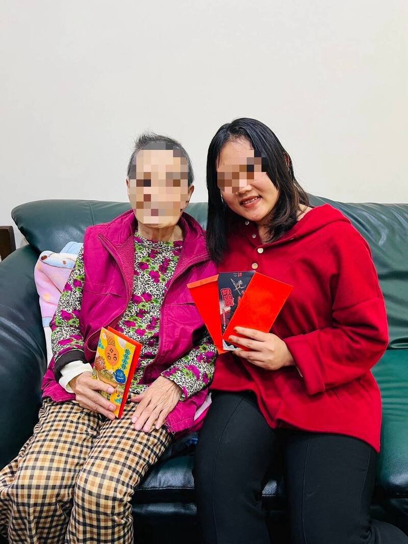 安妮（右）来台工作期间因病身亡。（记者王冠仁翻摄）