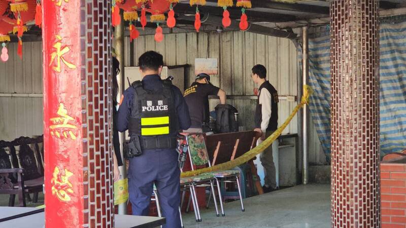鉴识人员前往现场采证。（记者吴升儒翻摄）