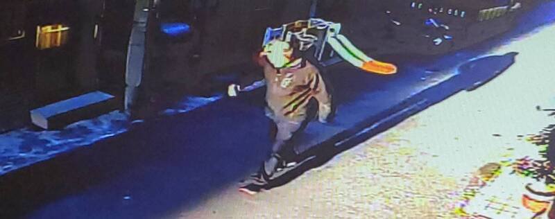 吕姓男子逃逸过程监视器全都录。（民众提供）