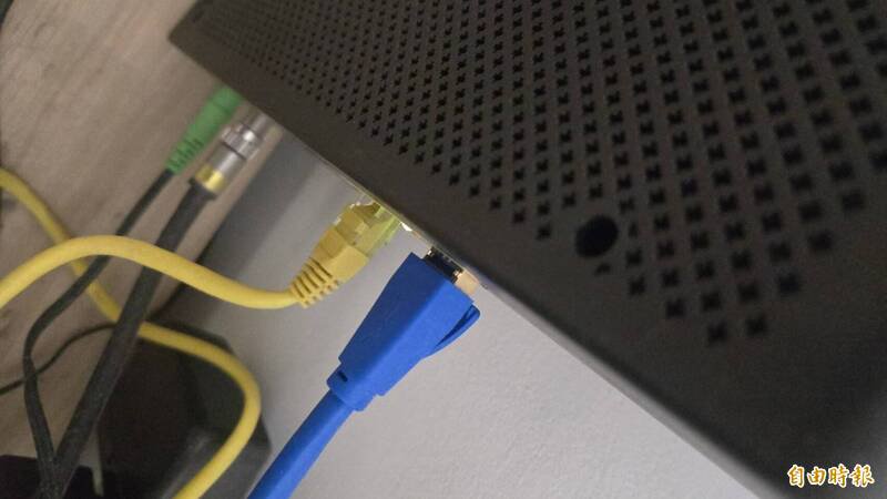 罗姓负责人佯装路由器，在女员工宿舍藏针孔偷拍，台南地院判刑5个月。（示意图，记者王捷摄）