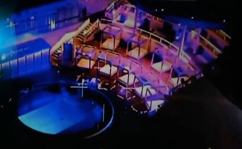 内政部空中勤务总队昨晚接获位于花莲县东北方约50海浬（92.6公里 ）处，有一艘观光邮轮上的台湾籍旅客，疑似在浴室跌到后失去意识，申请直升机救援。（空勤花莲驻地提供）