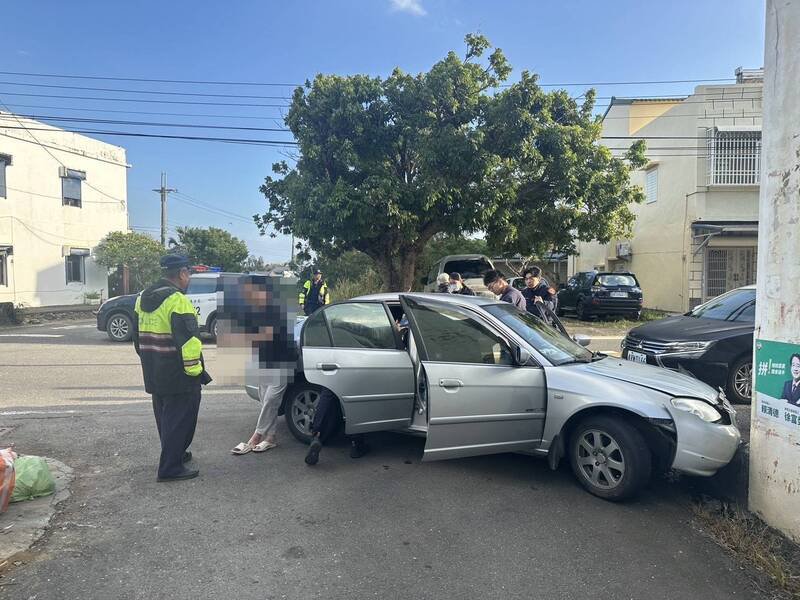梁男使用丧尸烟弹后毒驾，竟波及民宅。（警方提供）