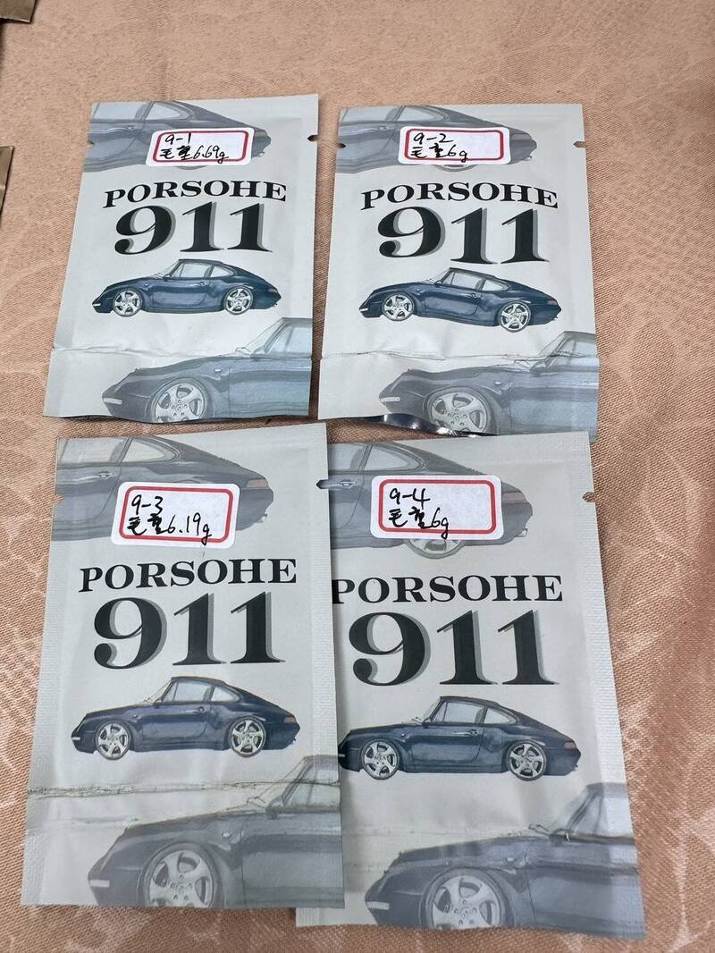 警方查获的毒品包装成食品及新潮外观。（记者余瑞仁翻摄）