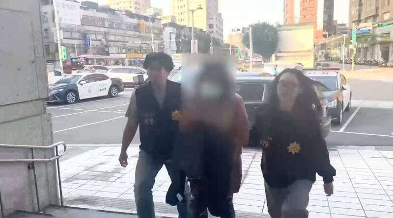 51岁吴姓女外送员犯案后逃到台中。（记者郑景议翻摄）