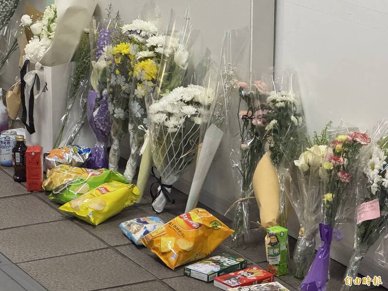 往M7出口方向设置纪念专区。（记者董冠怡摄）