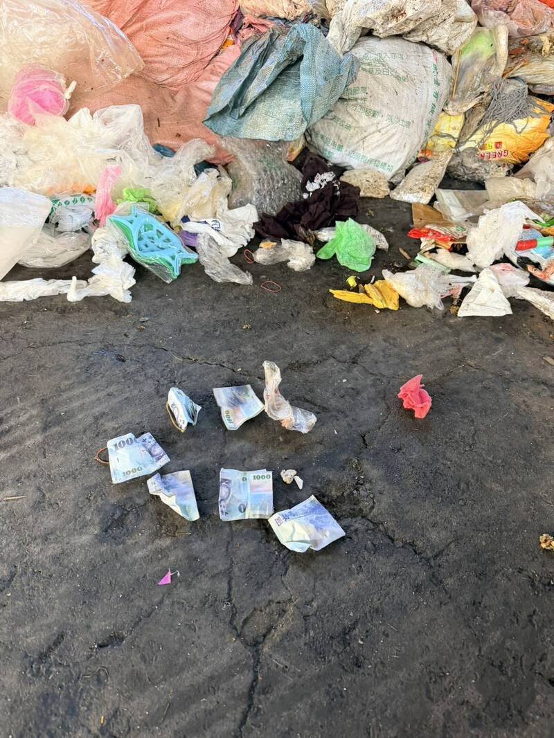 罗女成功找到妈妈的现金。（罗女提供）