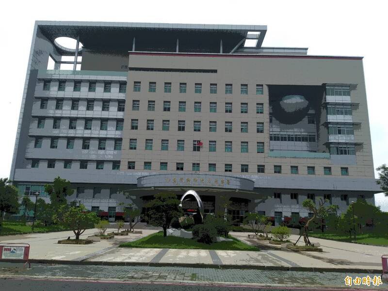 李姓保全人员涉嫌脸书文扬言杀害司法官等人，被桥头地检署声请法院羁押。（记者鲍建信摄）