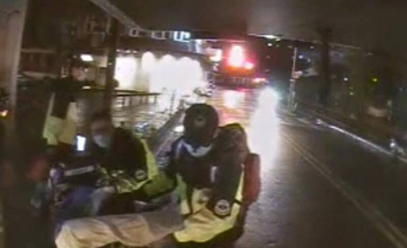 许男恢复生命征象后，被送往医院治疗。（宜兰县消防局提供）