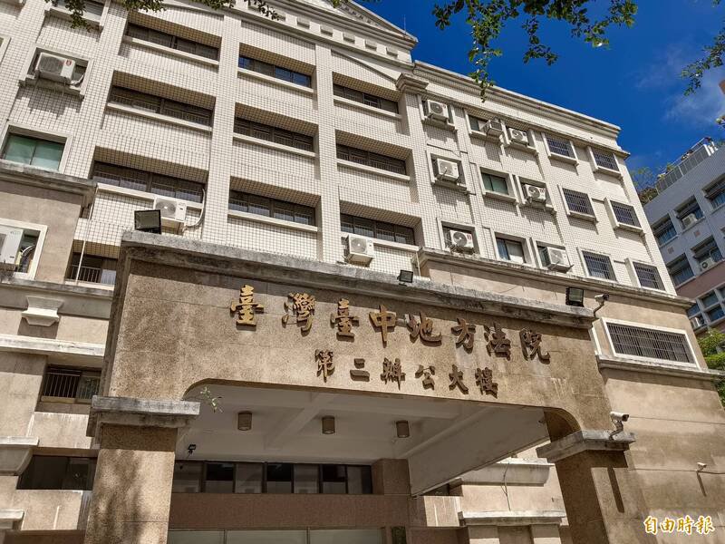 台中一名人夫和小芸（化名）外遇还生子，元配直到丈夫过世才发现，气炸提告求偿200万，台中地院判赔30万精神慰抚金。（记者陈建志摄）