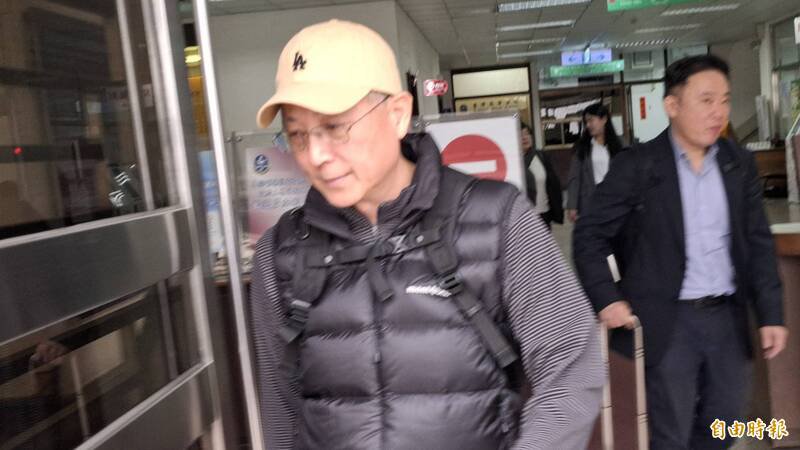 国防部前少将张大伟涉贪一审被判刑12年，上诉后吐出2800万贿款，请求轻判，高等法院今开庭，高检署认为一审判刑过轻。（记者杨国文摄）