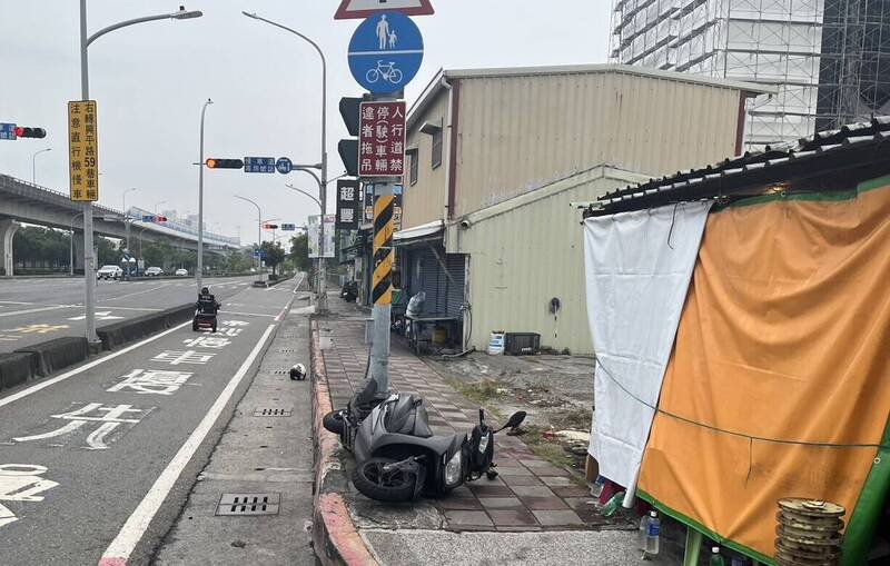 叶姓女子骑机车被撞送医不治。（读者提供）