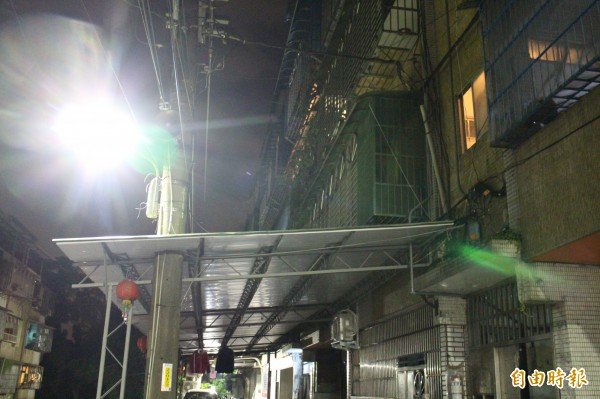 林姓男女住在树林区大庆街一栋公寓2楼。（记者黄捷摄）